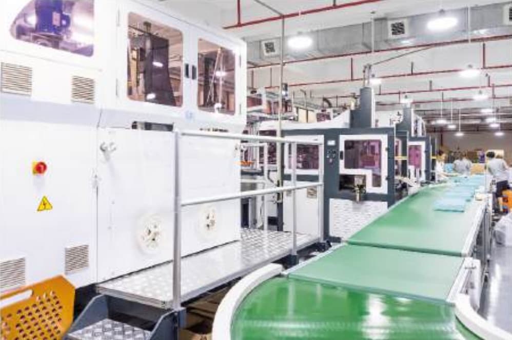 Automatic rigid box production line