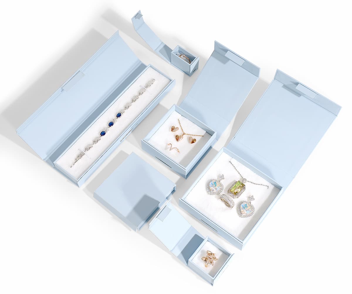 Aria box set with felt inserts