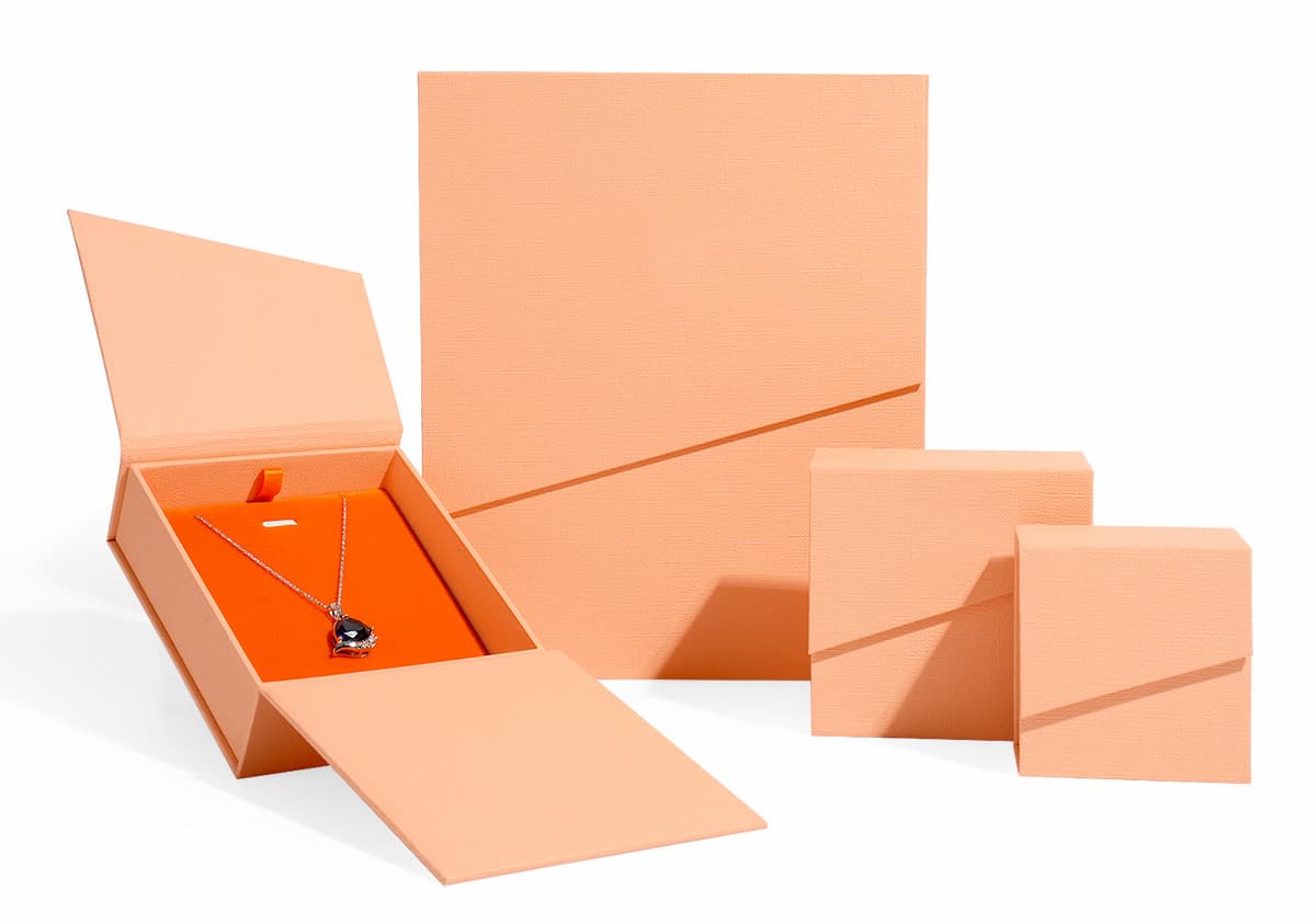 Horizon coral magnetic jewelry box with velvet interior